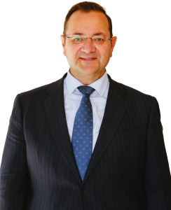 Foto del director de Polaris Finanzas mirándo a cámara y sonriendo.